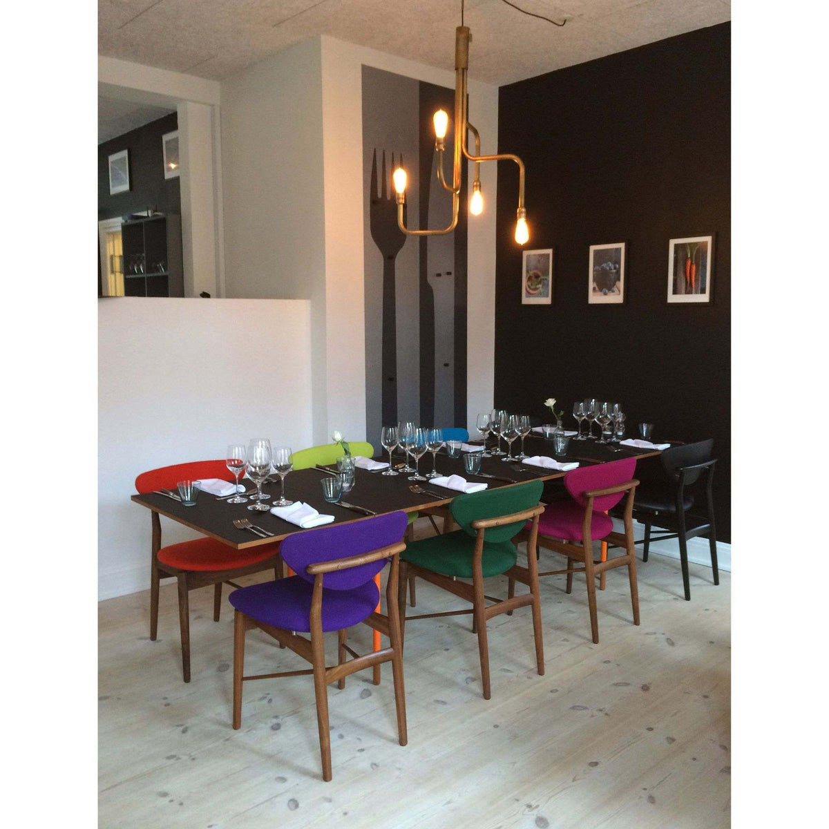 Nyhavn Dining Table With 2 Leaves | House of Finn Juhl | Skandium London
