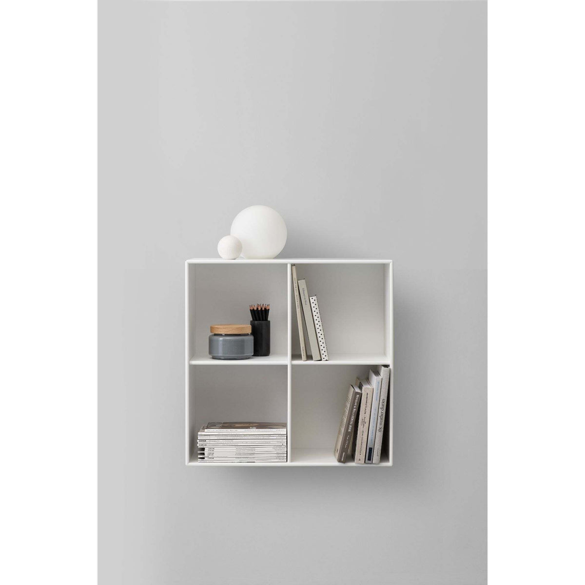 Show shelving unit | Montana | Skandium London