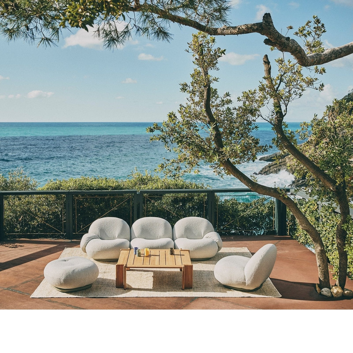 Gubi - Pacha Lounge Chair - Outdoor Swivel w. Armrest - Skandium London