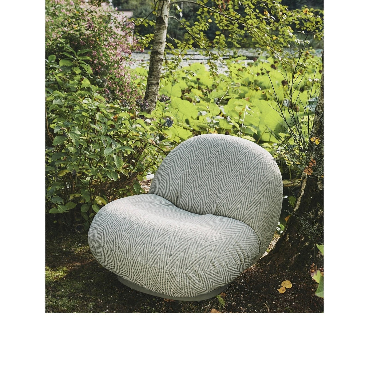 Gubi - Pacha Lounge Chair - Outdoor Swivel w. Armrest - Skandium London