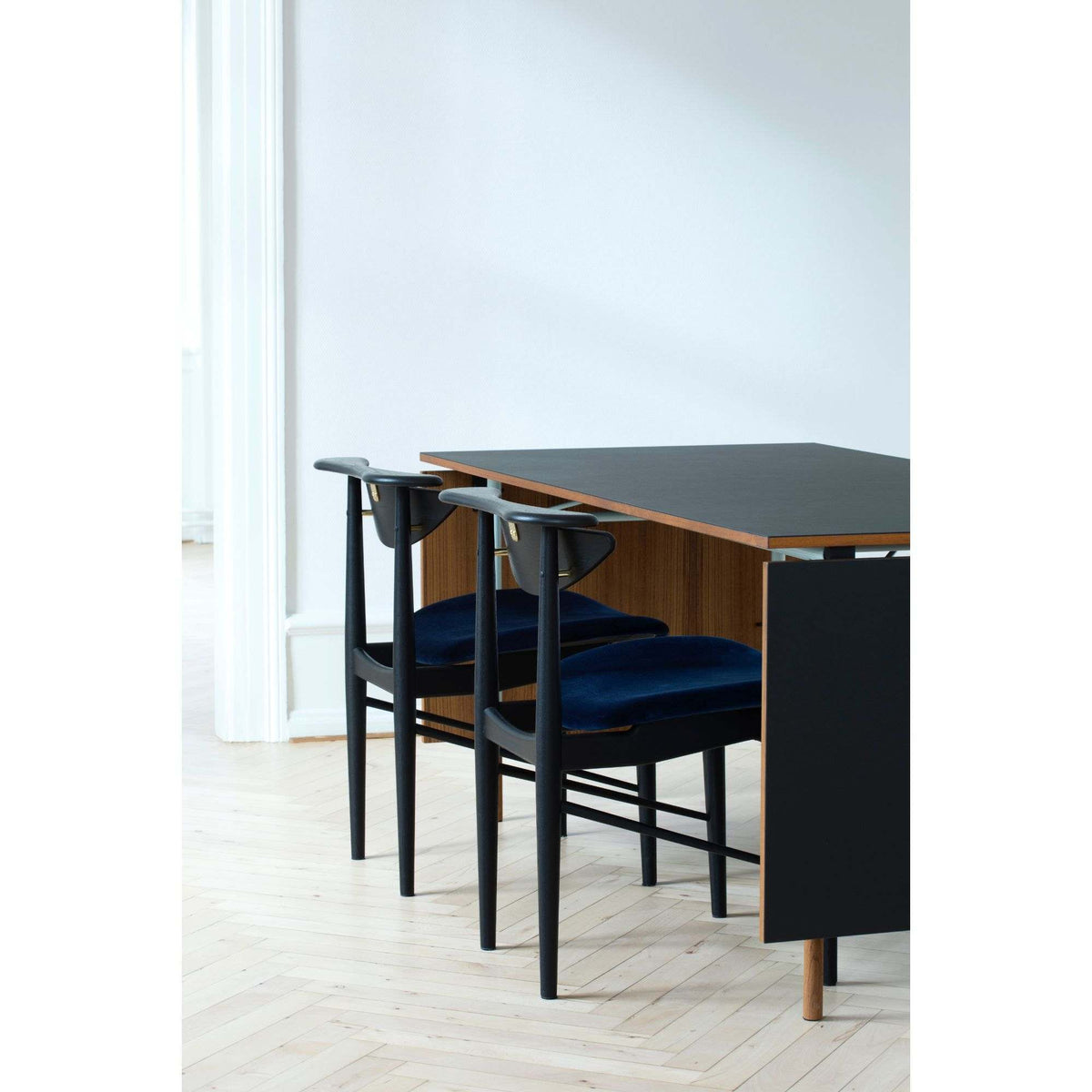 Nyhavn Dining Table With 2 Leaves | House of Finn Juhl | Skandium London