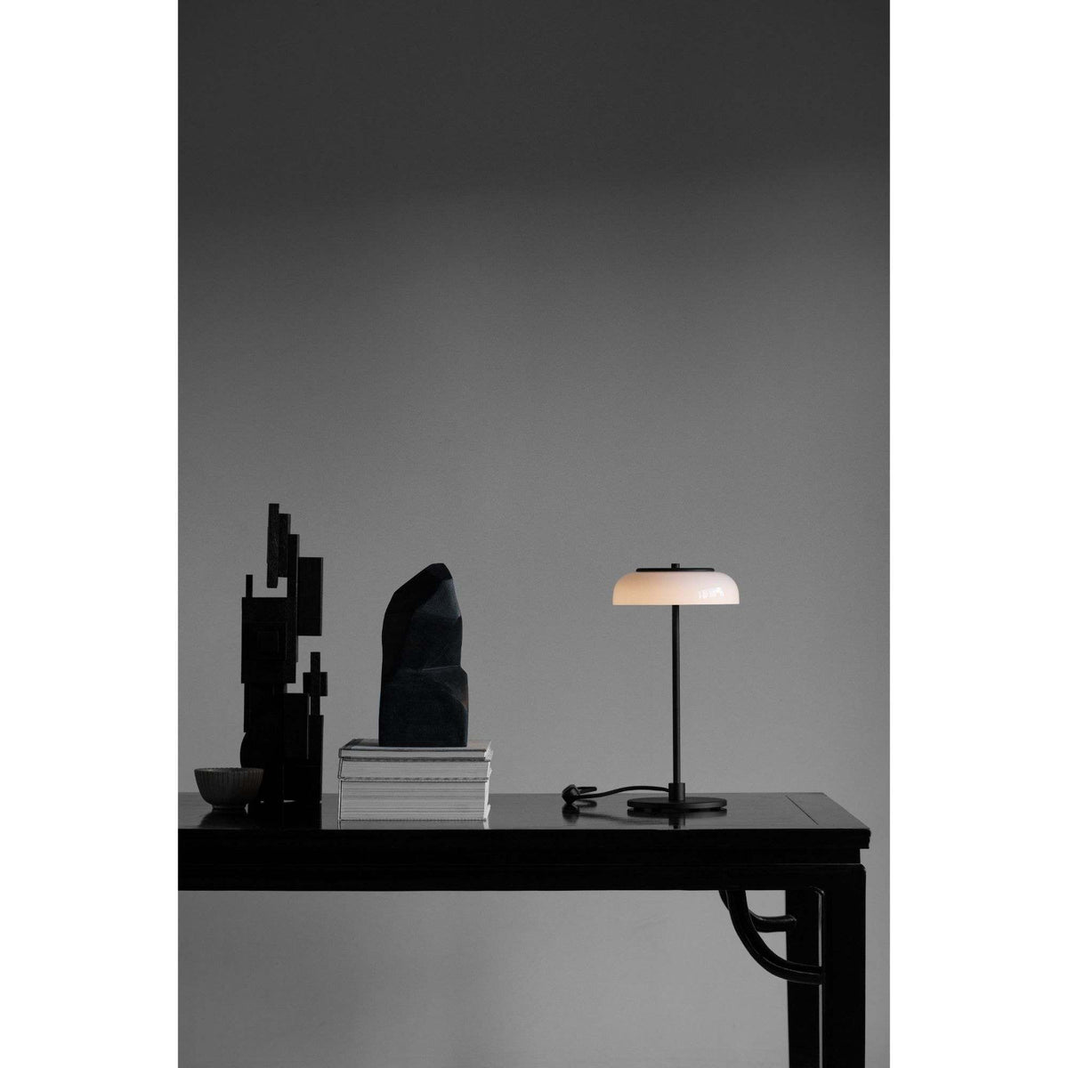 Blossi table lamp, black | Nuura | Skandium London