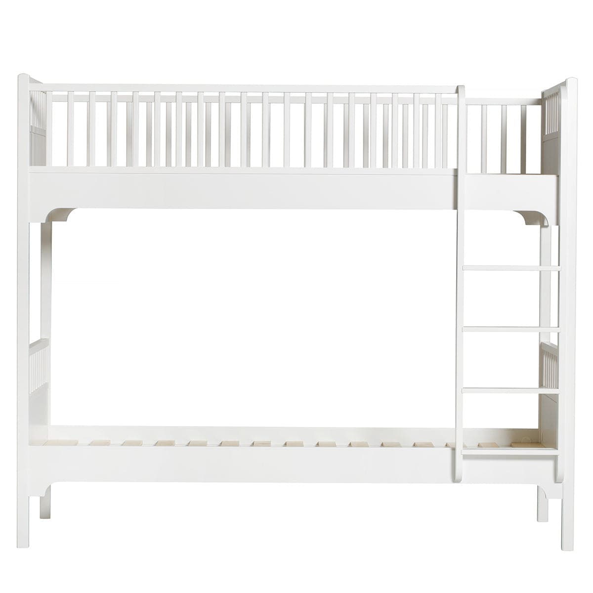 Seaside bunk bed with vertical ladder | Oliver Furniture | Skandium London