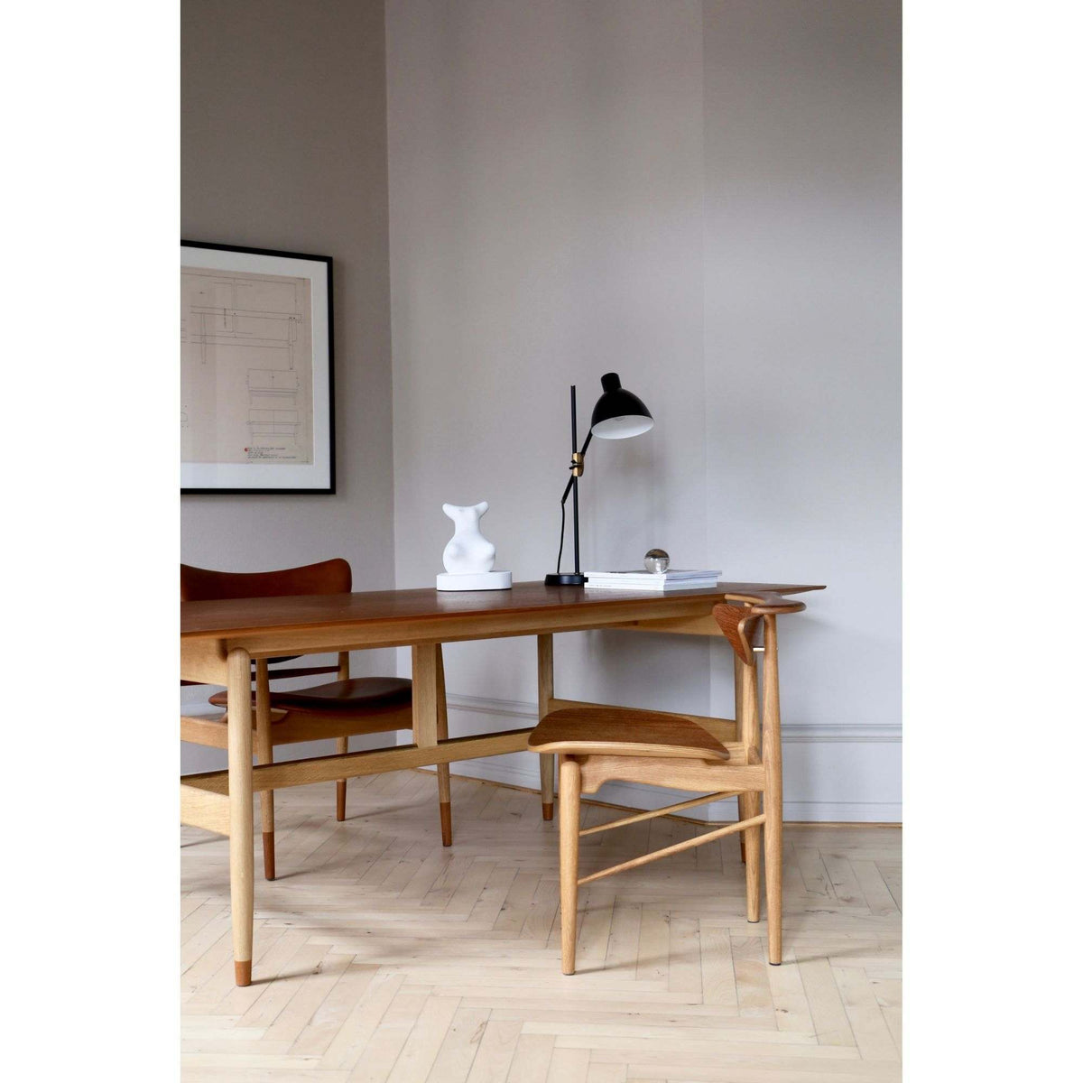 House of Finn Juhl - Reading Chair Veneer/ Oak-Walnut - Skandium London