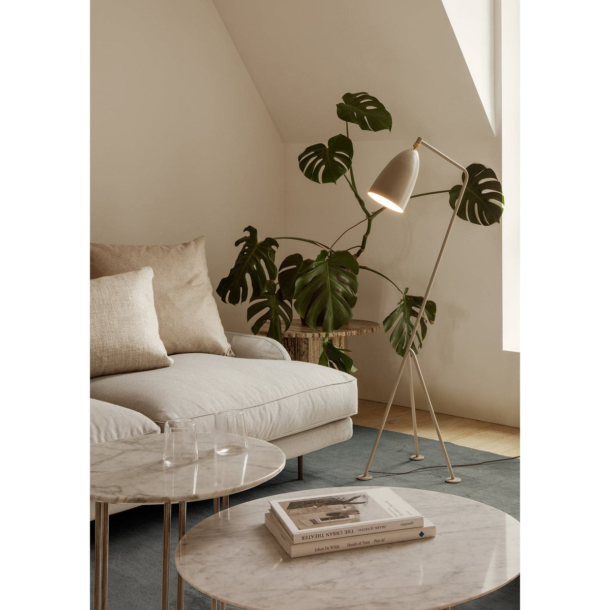 Gubi - Gräshoppa floor lamp - Skandium London