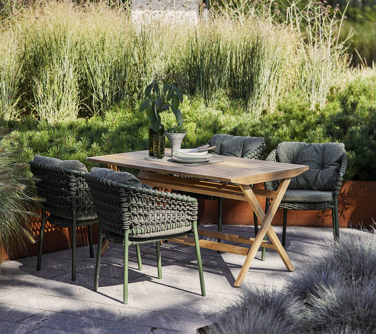 Flip Folding Table | Large 80x140 cm | Cane-line | Skandium London