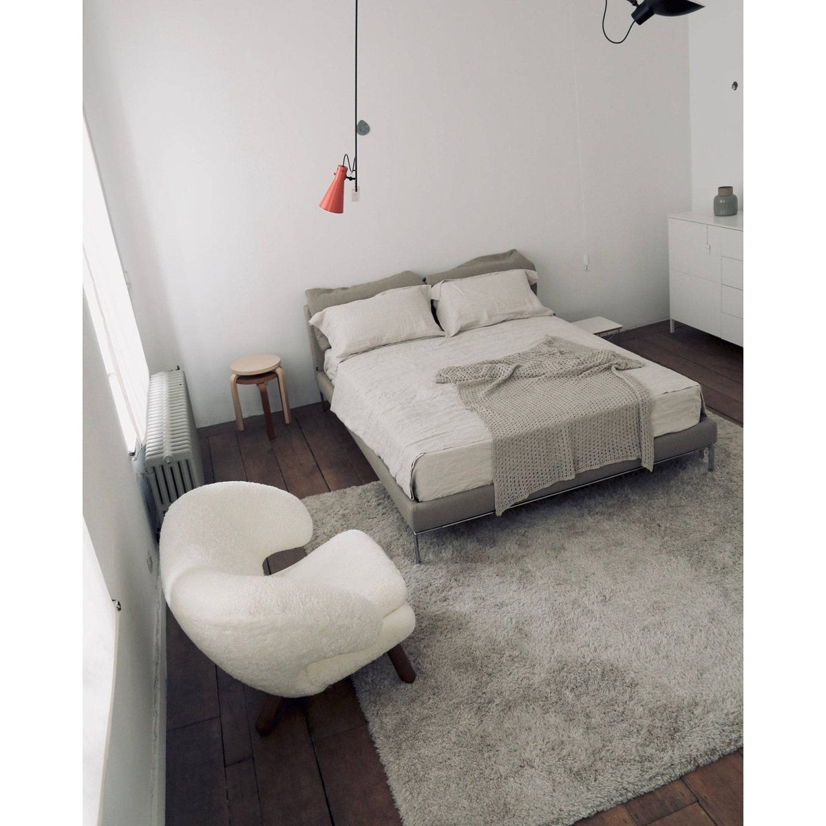 House of Finn Juhl - Pelican Lounge Chair - Sheepskin - Skandium London