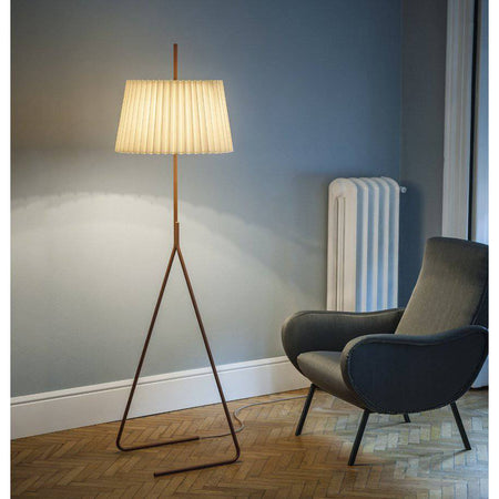 Fliegenbein floor lamp | Kalmar | Skandium London