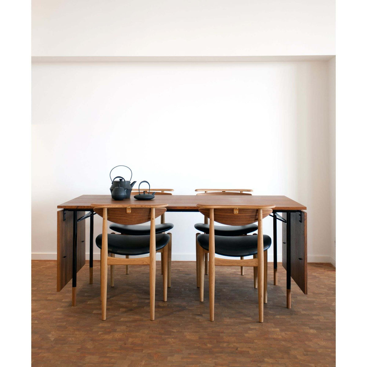 Nyhavn Dining Table With 2 Leaves | House of Finn Juhl | Skandium London