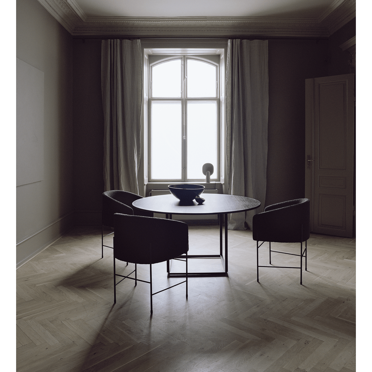 New Works - Florence dining table - Ø 145 cm w. wood veneer - Skandium London