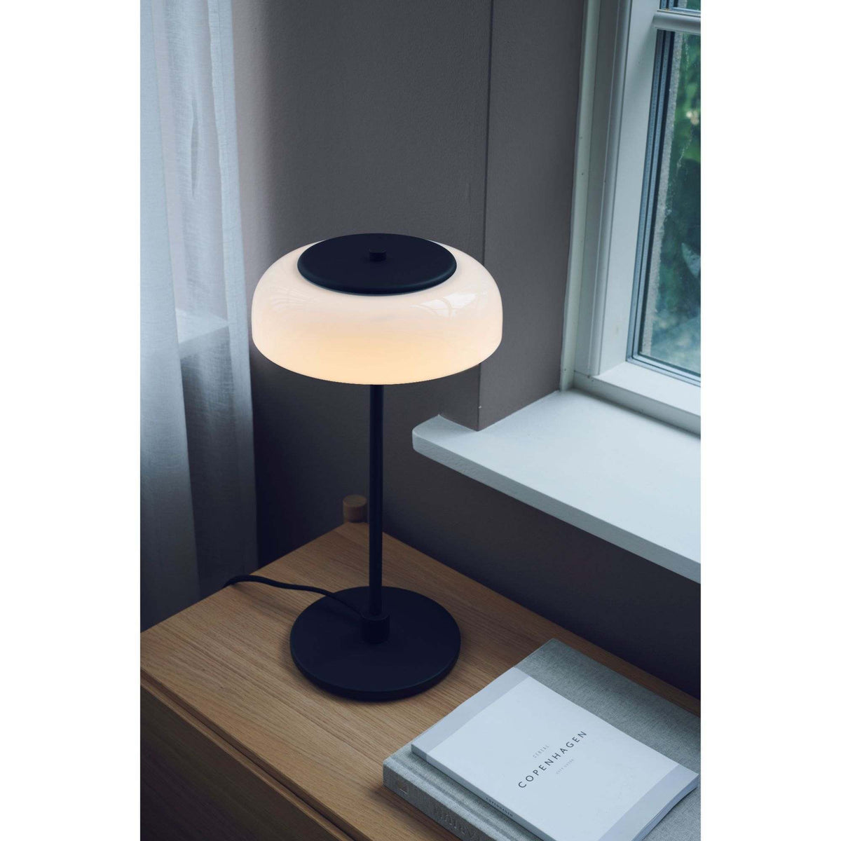 Blossi table lamp, black | Nuura | Skandium London