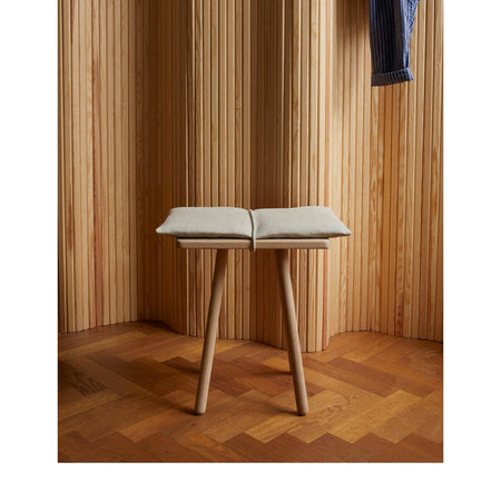 Fritz Hansen - Georg stool, linen - Skandium London