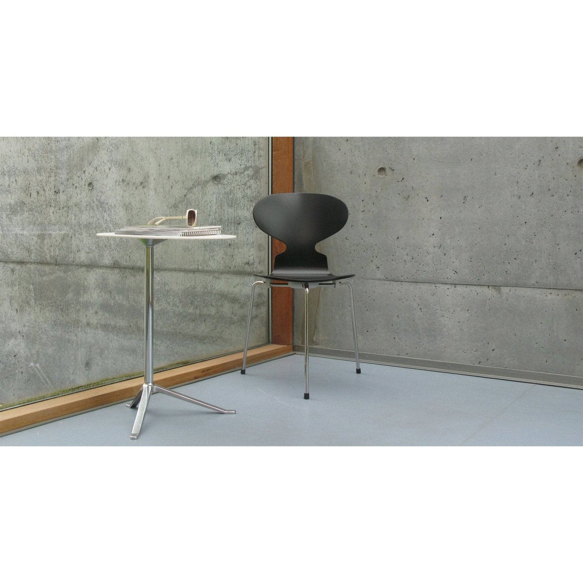 Fritz Hansen - Ant™ chair 4 legs, lacquered veneer - Skandium London