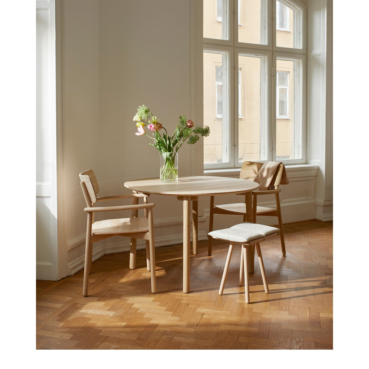 Fritz Hansen - Georg stool, linen - Skandium London