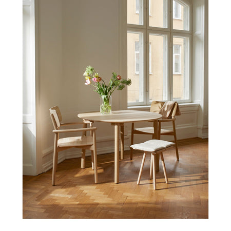 Fritz Hansen - Georg stool, linen - Skandium London