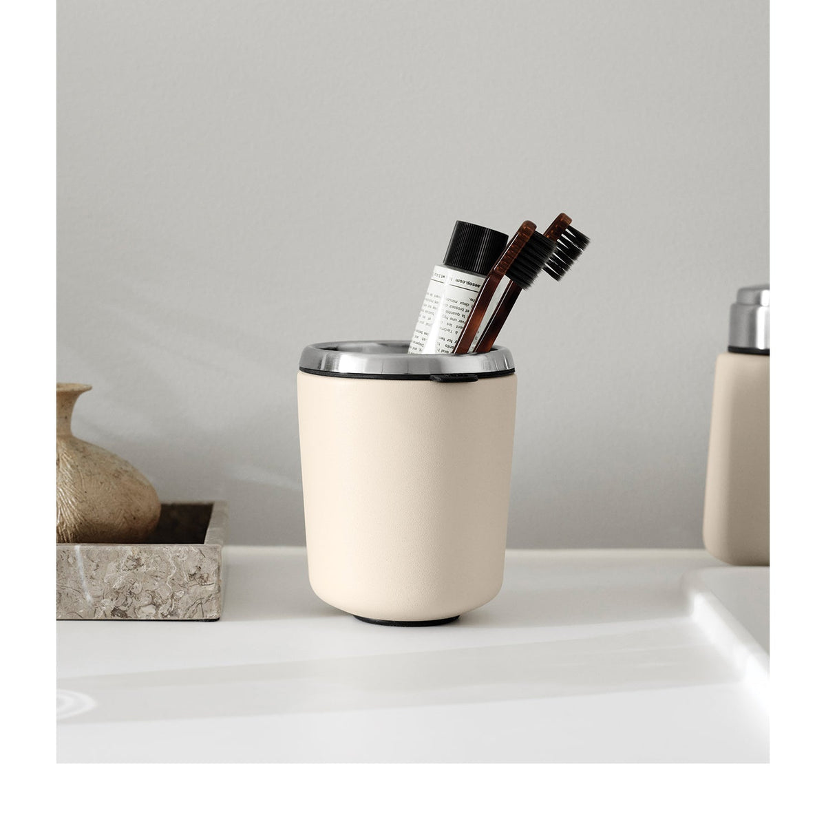 Vipp - VIPP7 - Toothbrush holder - Beige - Skandium London