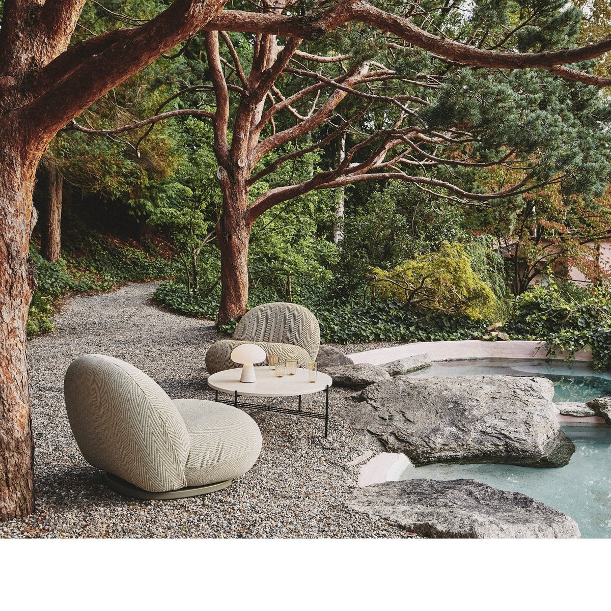 Gubi - Pacha Lounge Chair - Outdoor Swivel w. Armrest - Skandium London