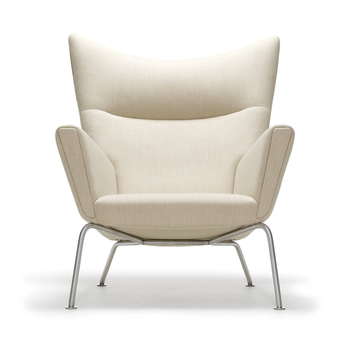 CH445 Wing chair | Carl Hansen | Skandium London