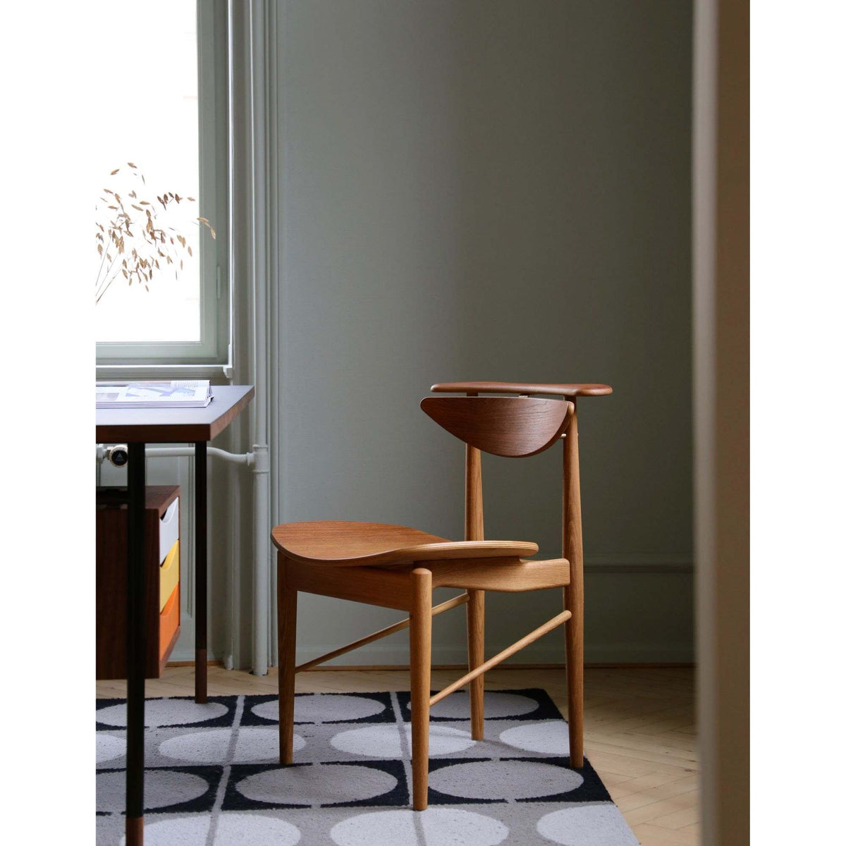 House of Finn Juhl - Reading Chair Veneer/ Oak-Walnut - Skandium London