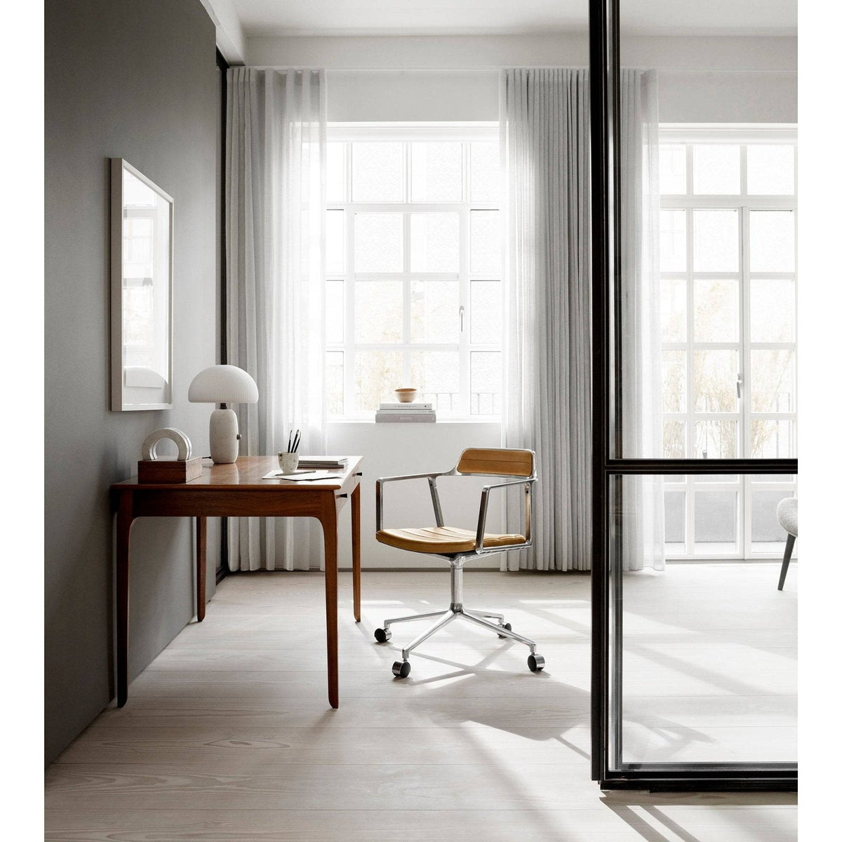 Vipp - VIPP452 - Swivel Chair - Sand Leather - Gliders - Skandium London